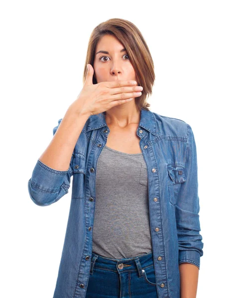 Junge coole Frau bedeckt ihren Mund — Stockfoto