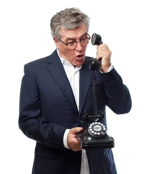 Senior cool man skriker på telefon — Stockfoto