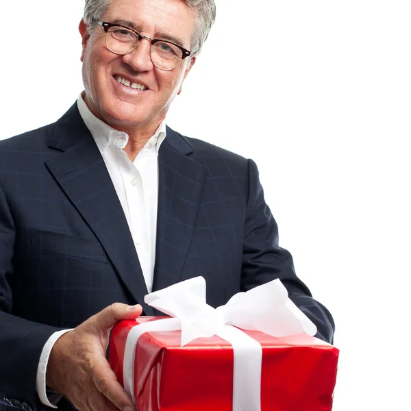 Alto hombre fresco con un regalo — Foto de Stock