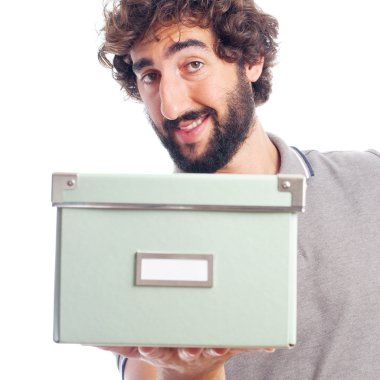 Bir kutu ile genç deli adam