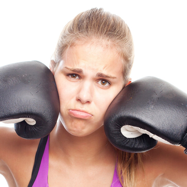молодая крутая женщина бокса
