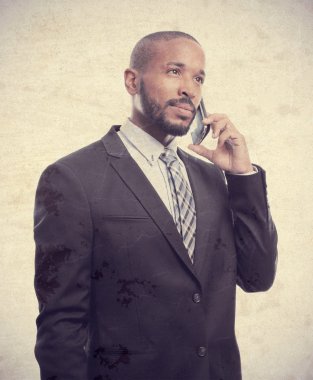 Konuşan genç serin siyah adam