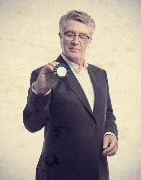 Alto hombre fresco con una medalla —  Fotos de Stock