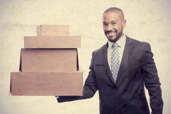 Jovem legal preto homem com cardboardboxes — Fotografia de Stock