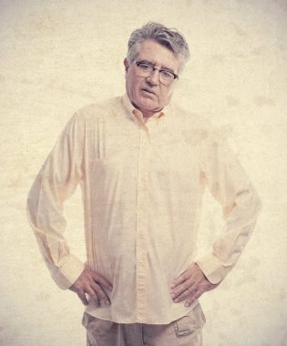 üst düzey cool adam katılmıyorum poz