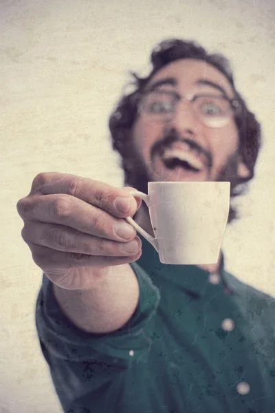 Giovane pazzo che offre un caffè — Foto Stock