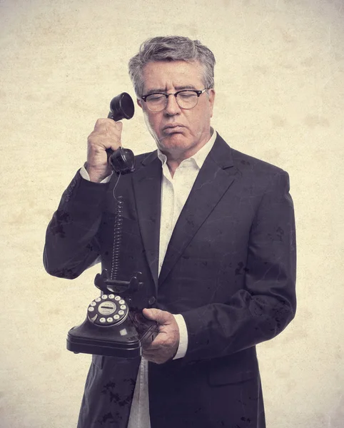 Homem legal sênior chato no telefone — Fotografia de Stock