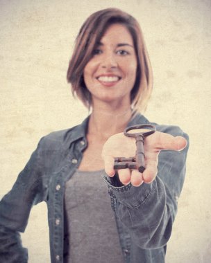 genç güzel kadın ile bir anahtar