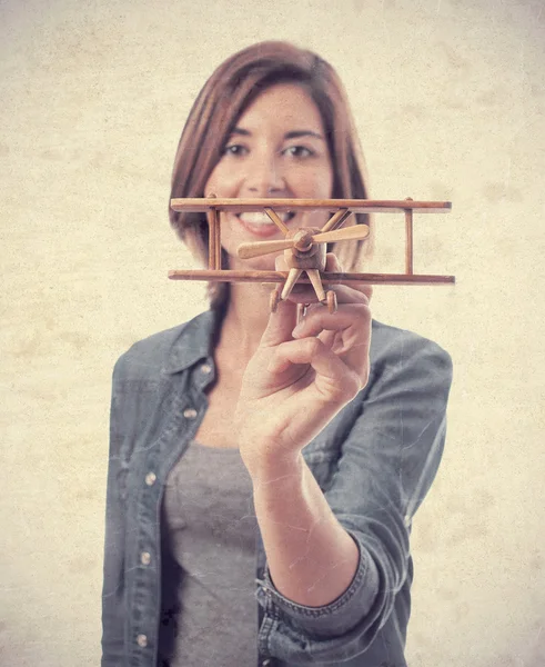 Joven cool mujer con un avión de madera — Foto de Stock