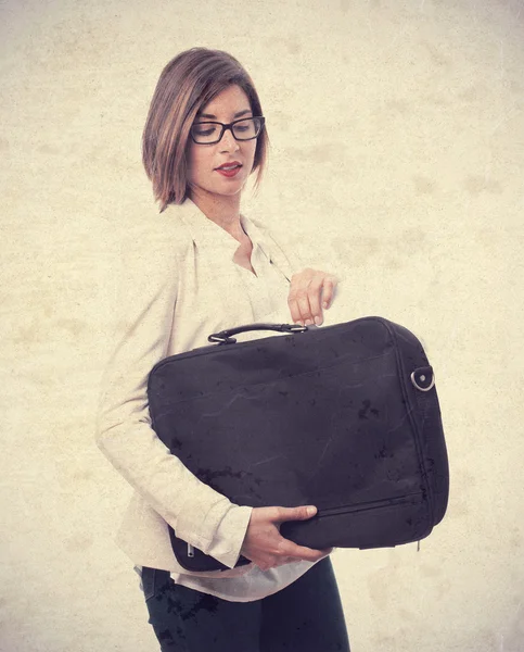 Joven cool mujer con un traje caso — Foto de Stock