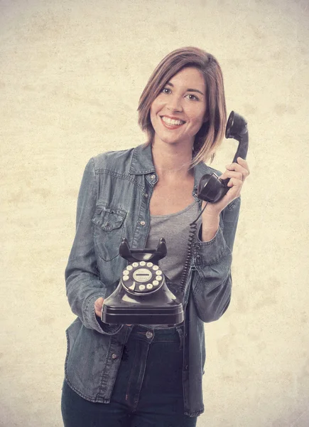 Jovem mulher legal com um telefone — Fotografia de Stock