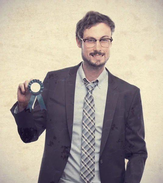 Jeune homme d'affaires fou avec une médaille — Photo