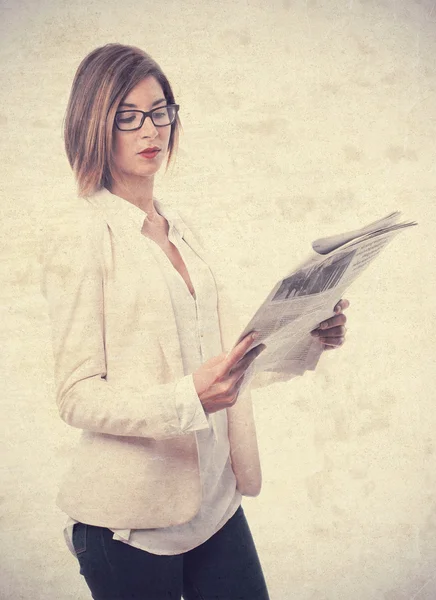 Joven cool mujer con periódico — Foto de Stock