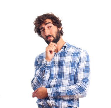 Genç adam düşünüyor.