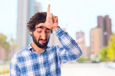 genç adam daha gevşek jest