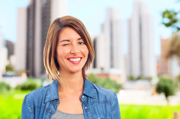 Joven fresco mujer guiño ojo —  Fotos de Stock