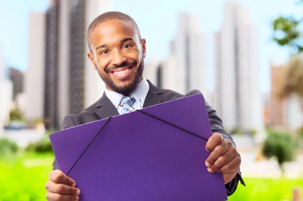 Joven fresco negro hombre con una carpeta — Foto de Stock