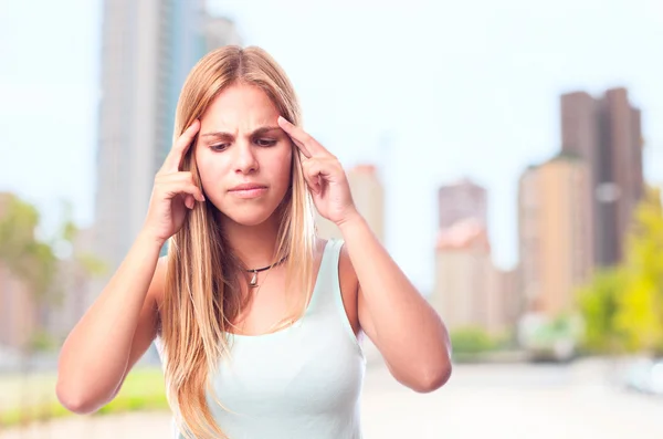 Signo de concentración de mujer fresca joven —  Fotos de Stock