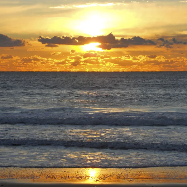 Sunrise in the beach — Stock Photo, Image
