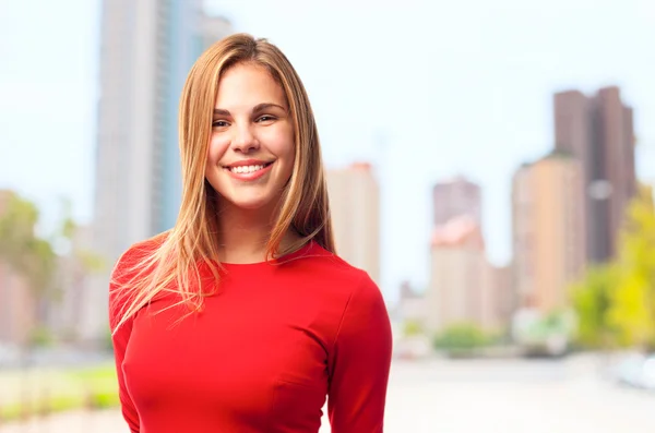 Joven cool mujer sonriendo — Foto de Stock