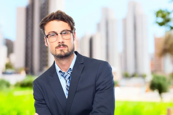 Junger verrückter Geschäftsmann in stolzer Pose — Stockfoto