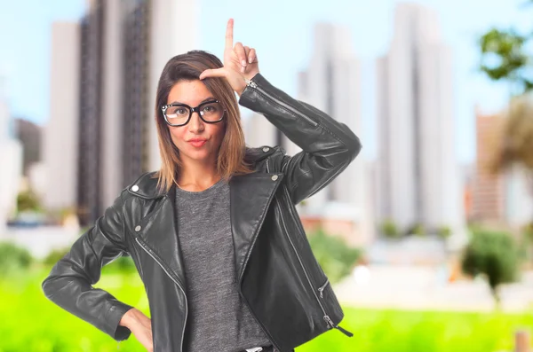 Joven fresco mujer perdedor signo —  Fotos de Stock