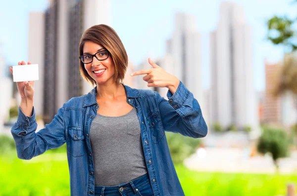 Jovem mulher legal com cartão de nome — Fotografia de Stock