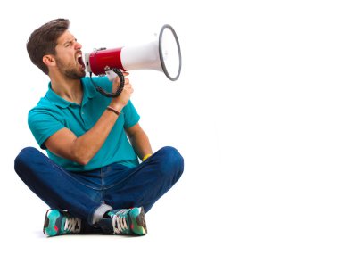 megafon tarafından bağıran adam