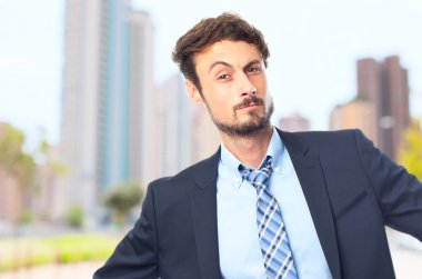 Genç çılgın işadamı gurur jest