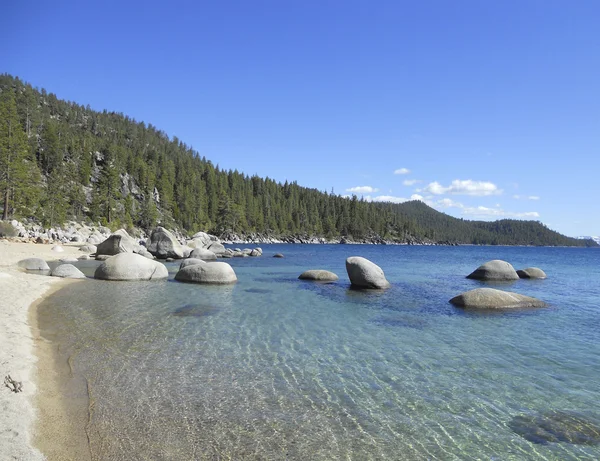 Beach with rocks — Stock Photo, Image