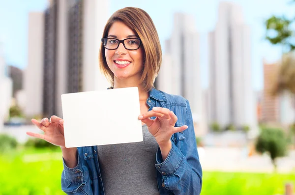 Joven guay mujer con un cartel — Foto de Stock