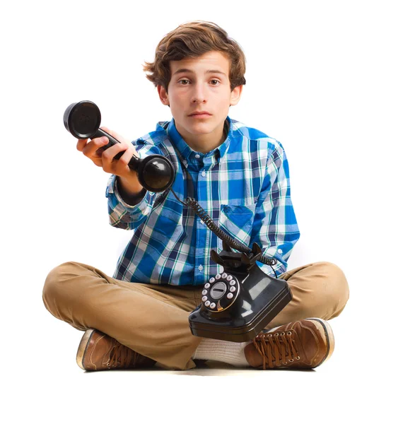 Tonåring visar en telefon — Stockfoto