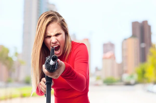 Joven guay mujer con un arma —  Fotos de Stock