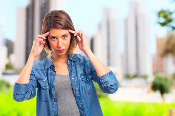 Joven fresco mujer concentrado — Foto de Stock