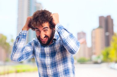 hayal kırıklığına uğramış genç adam