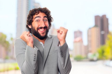 Genç deli adam. mutlu kavramı