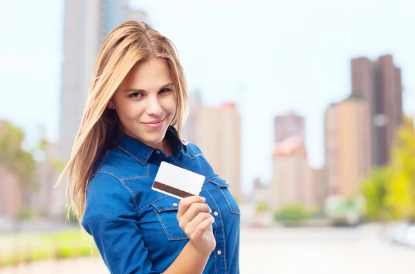 Young cool woman with credit card — Stock Photo, Image