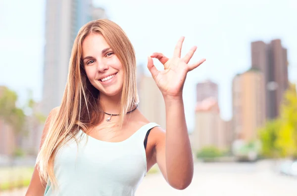 Jovem legal mulher ok gesto — Fotografia de Stock