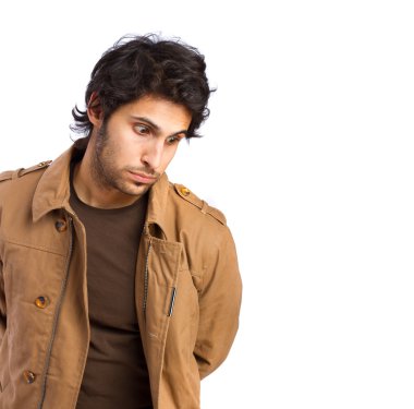 Hindu serin genç adam aşağı bakıyor