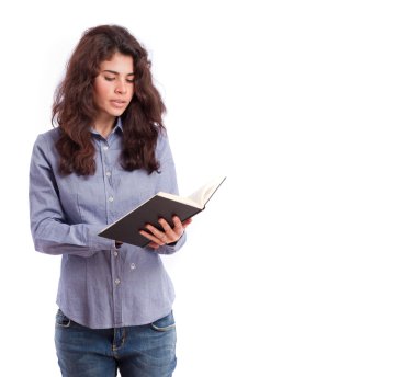 Kitap okuyan kız.