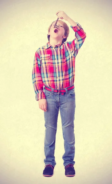 Child swallowing a key — Stock Photo, Image