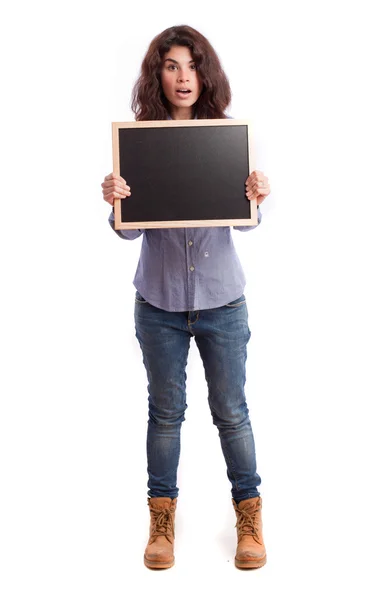 Menina surpreendida segurando um quadro negro — Fotografia de Stock