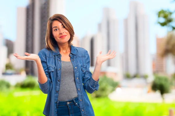 Young cool woman confused — Stock Photo, Image
