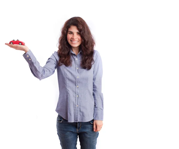 Ragazza divertente che tiene una macchina giocattolo — Foto Stock