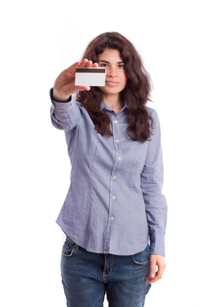 Chica sosteniendo una tarjeta de crédito — Foto de Stock