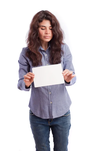 Chica pensativa sosteniendo una tarjeta de nombre —  Fotos de Stock