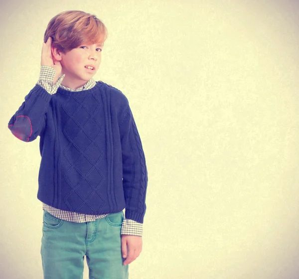 Nieuwsgierig kind luisteren gebaar — Stockfoto
