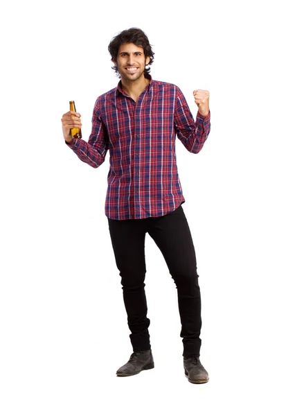 Hindoe cool jonge man drinken van een biertje — Stockfoto