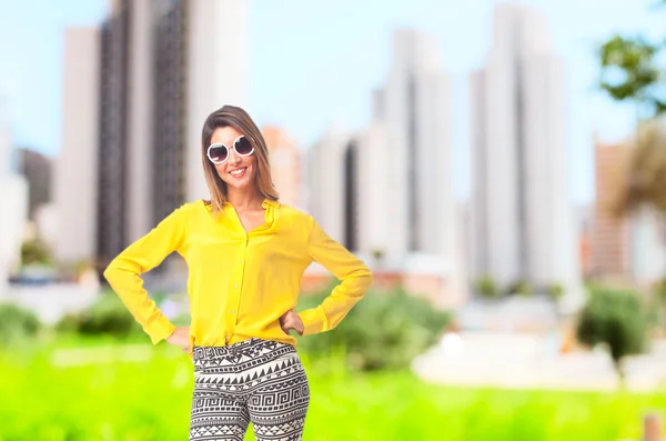 Joven cool mujer — Foto de Stock