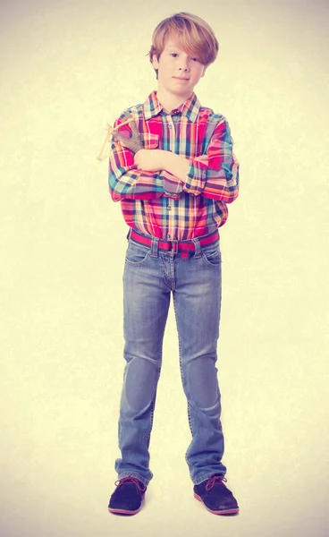 Naughty boy with a slingshot — Stock Photo, Image